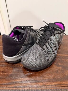Nike Free TR 6 MTLC Metallic Silver Black Training Shoes Women’s 8